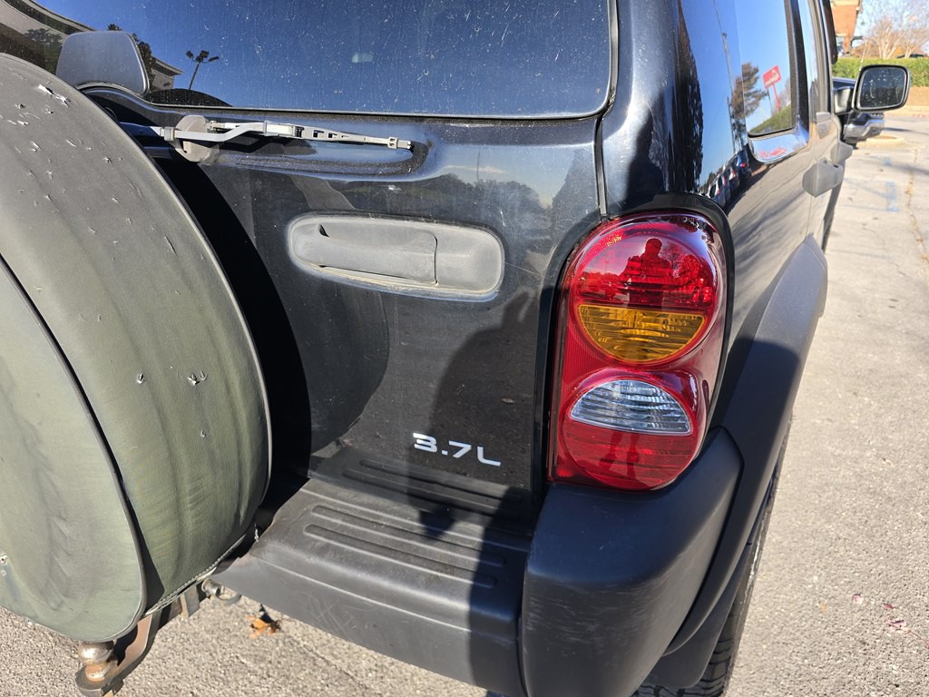 2004 Jeep Liberty Image 8