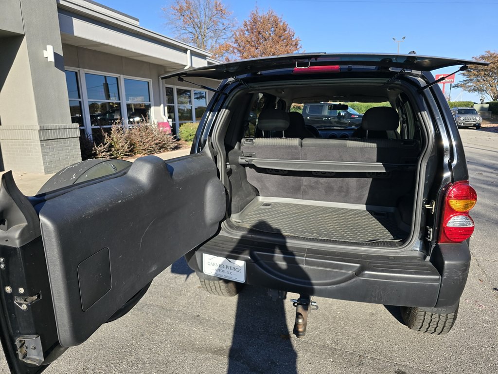 2004 Jeep Liberty Image 9