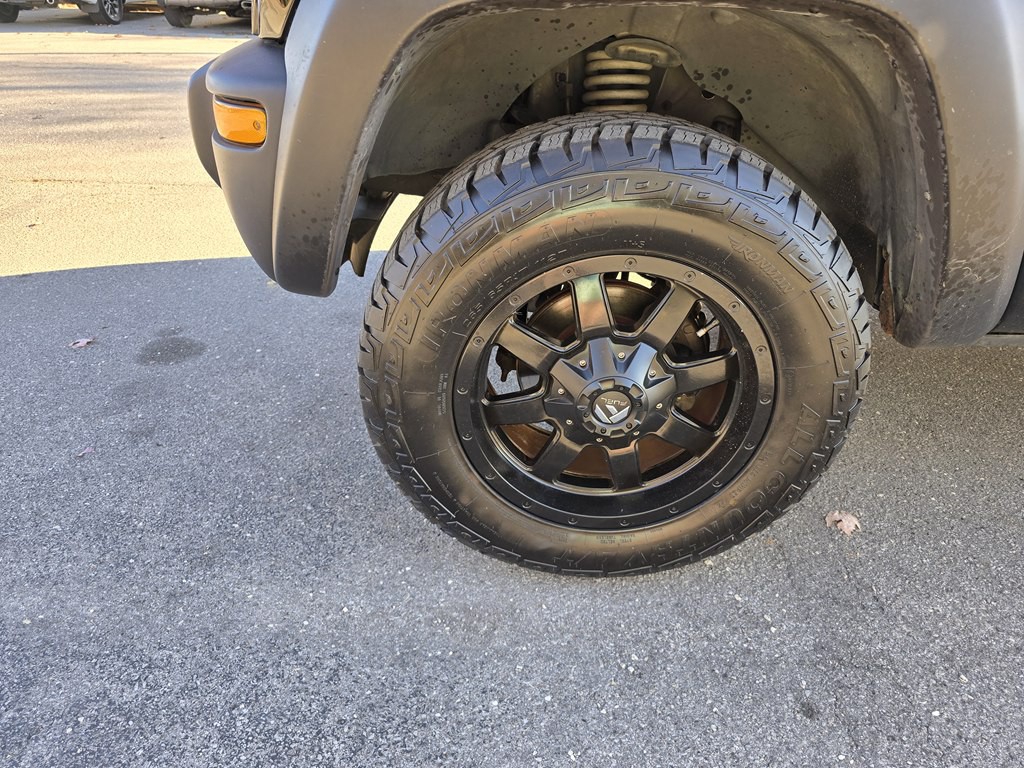 2004 Jeep Liberty Image 13