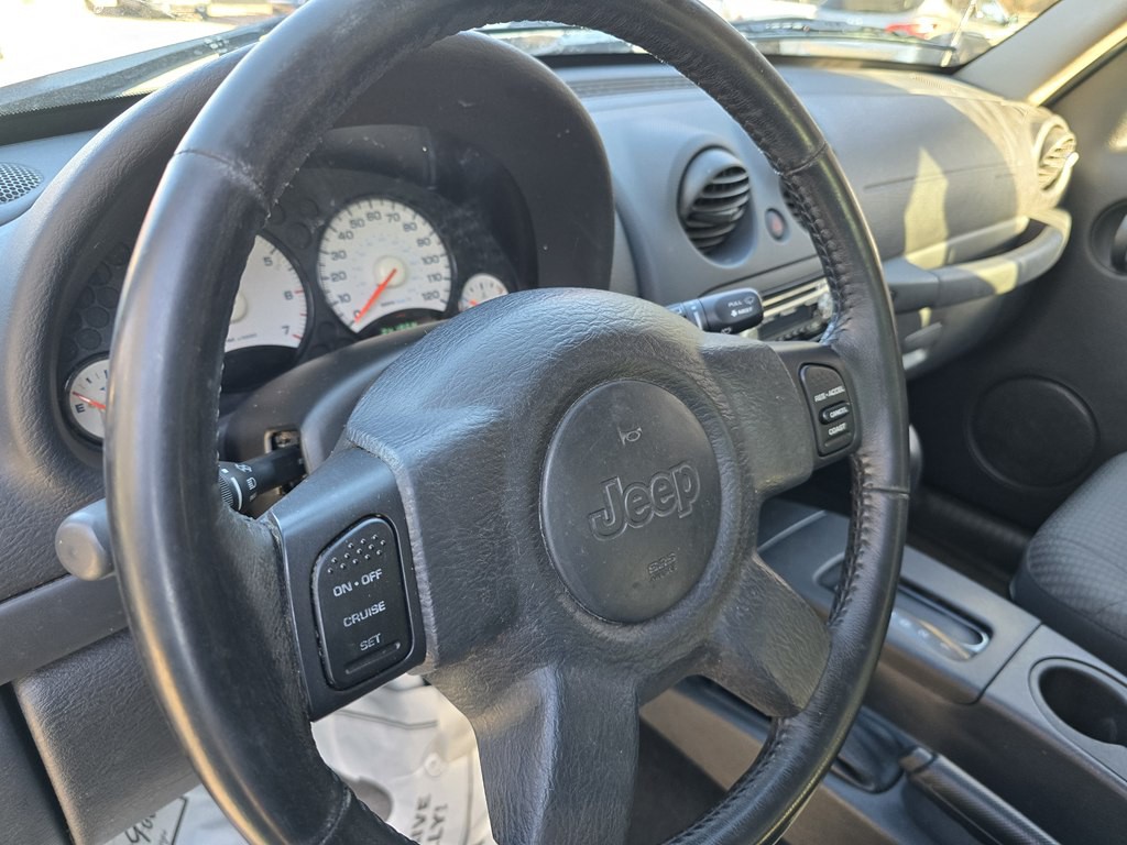 2004 Jeep Liberty Image 16