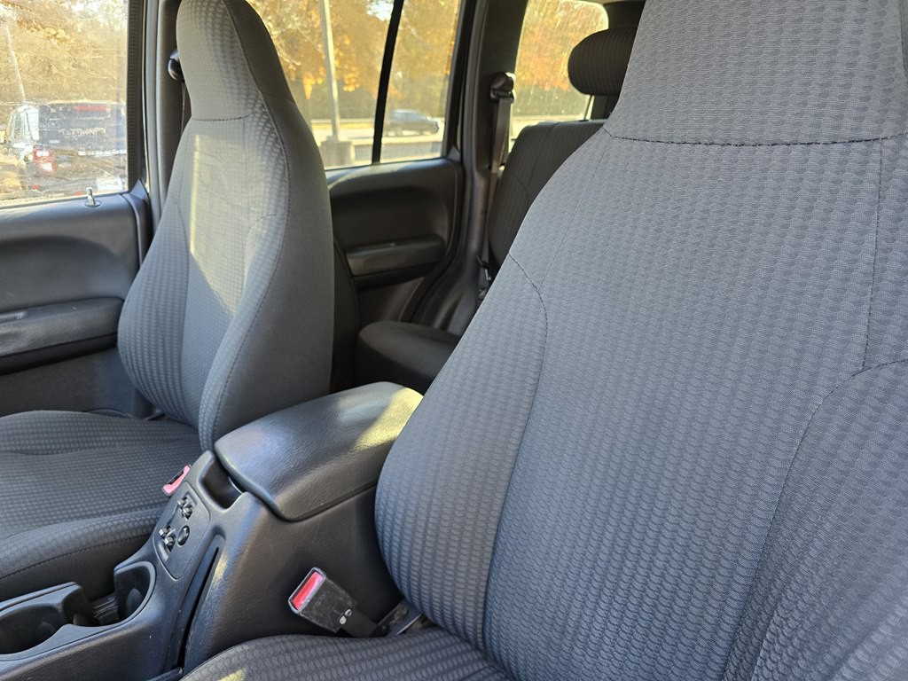 2004 Jeep Liberty Image 17