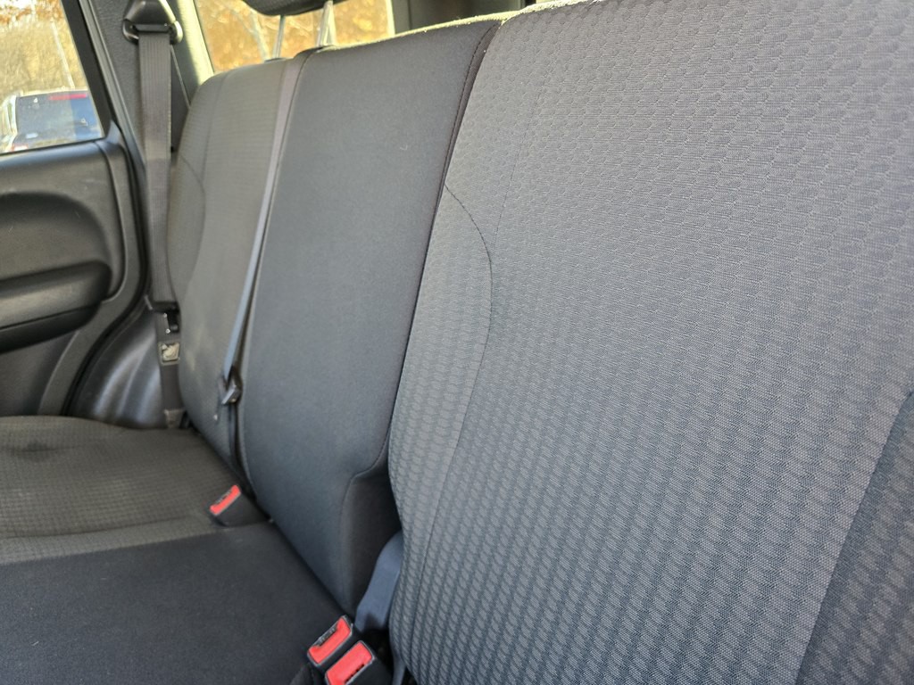 2004 Jeep Liberty Image 20