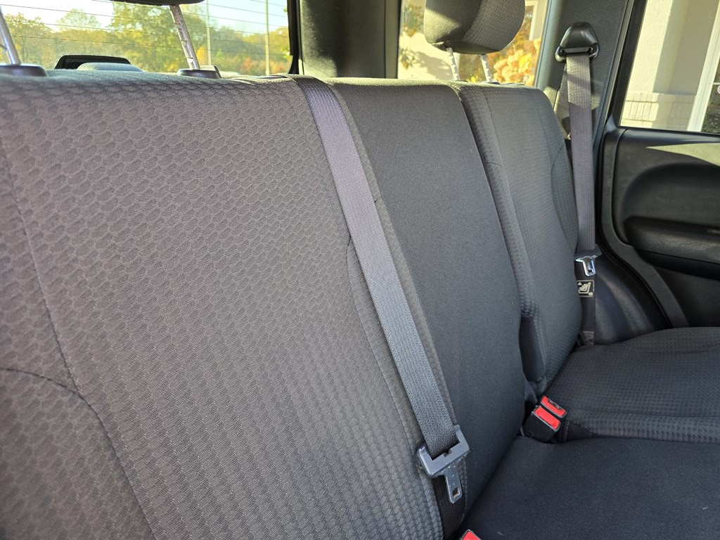 2004 Jeep Liberty Image 23