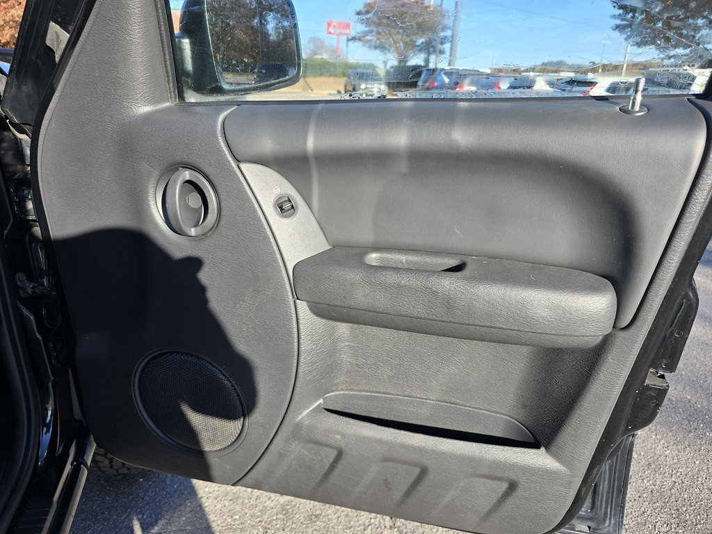 2004 Jeep Liberty Image 24