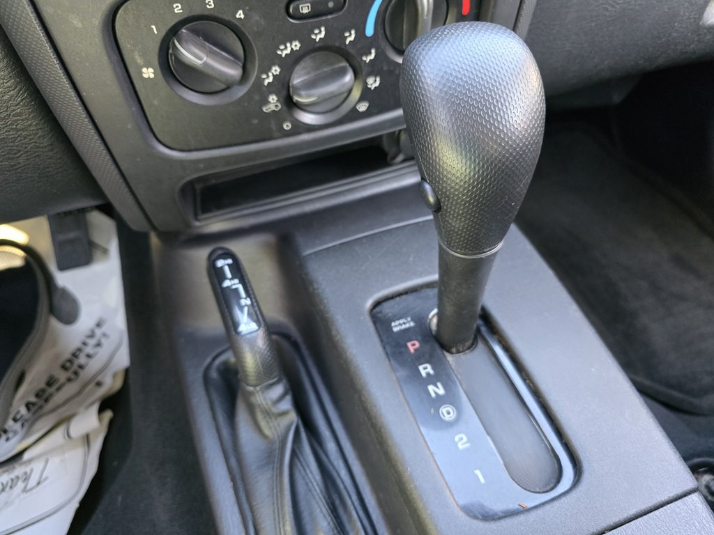 2004 Jeep Liberty Image 31