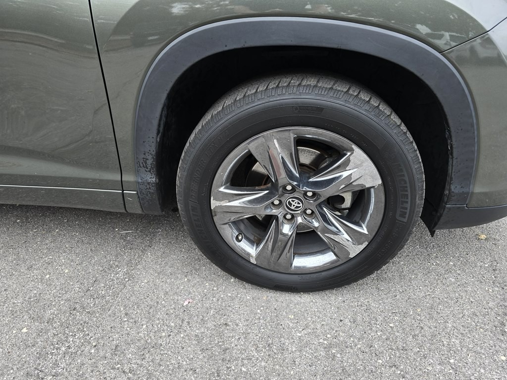 2018 Toyota Highlander Image 15