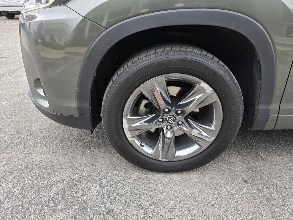 2018 Toyota Highlander Image 16