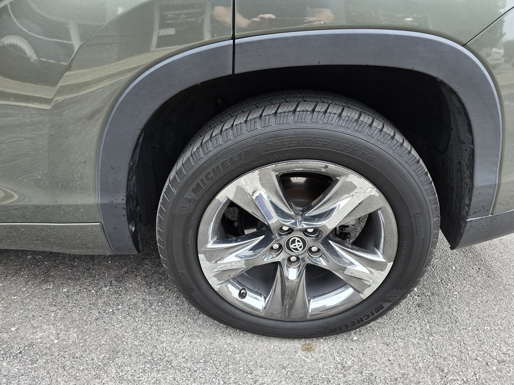 2018 Toyota Highlander Image 17