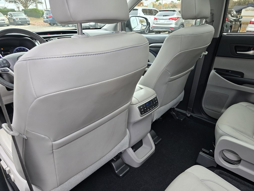 2018 Toyota Highlander Image 23