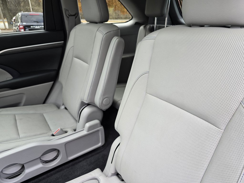 2018 Toyota Highlander Image 24