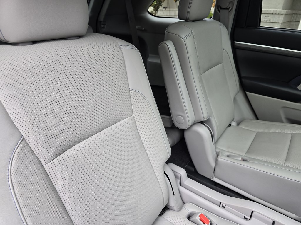2018 Toyota Highlander Image 28