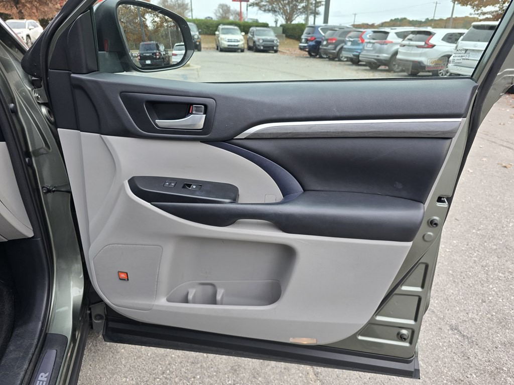 2018 Toyota Highlander Image 30