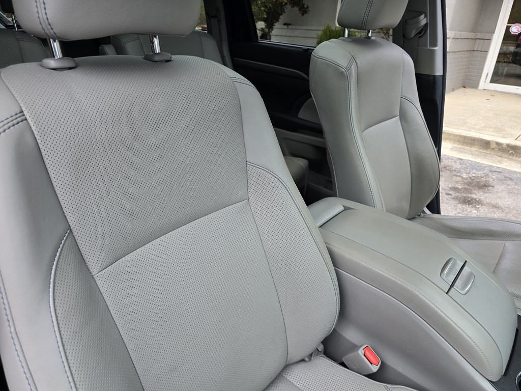 2018 Toyota Highlander Image 32
