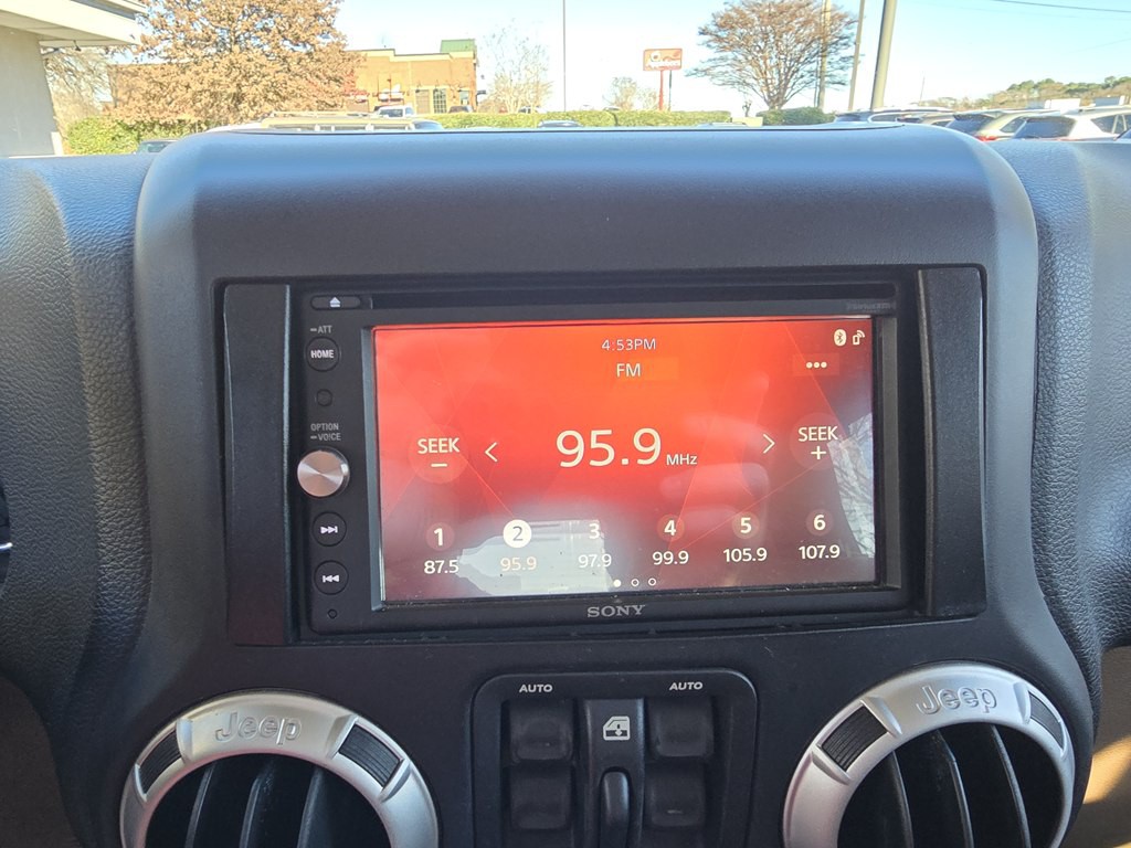 2011 Jeep Wrangler Unlimited Image 34