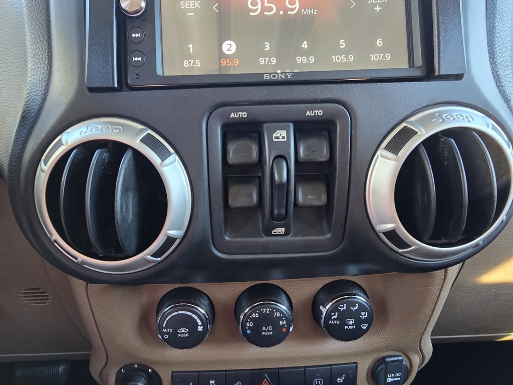 2011 Jeep Wrangler Unlimited Image 35