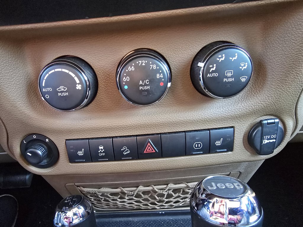 2011 Jeep Wrangler Unlimited Image 36