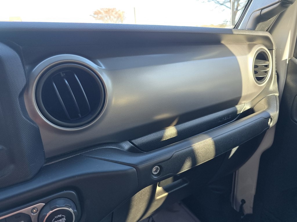 2020 Jeep Gladiator Image 40