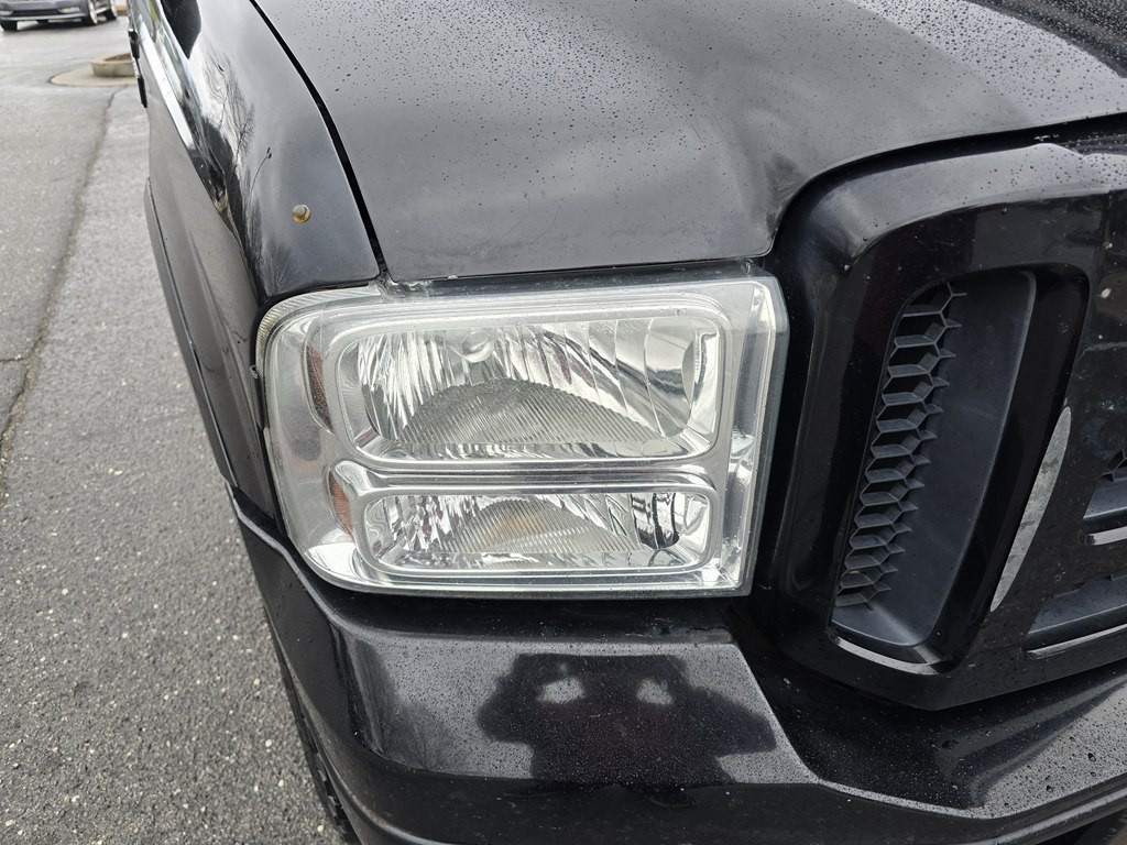 2005 Ford Excursion Image 3