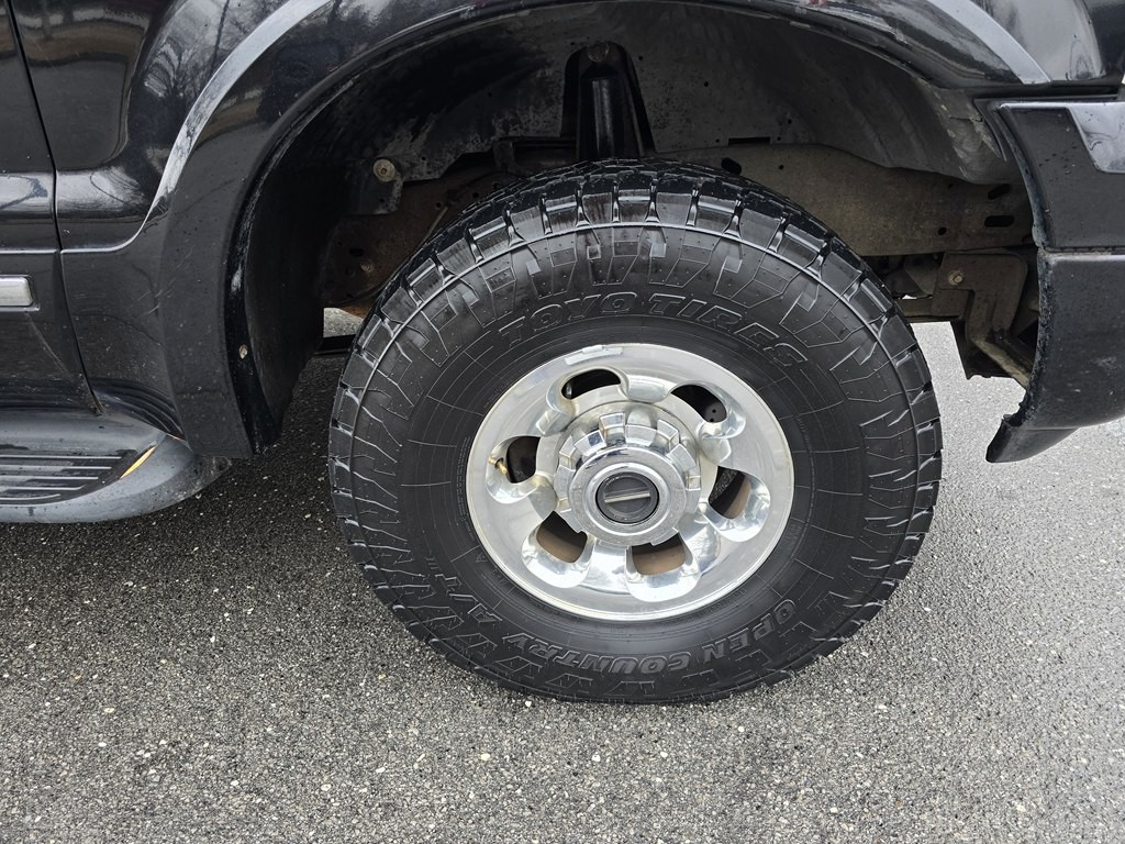 2005 Ford Excursion Image 17