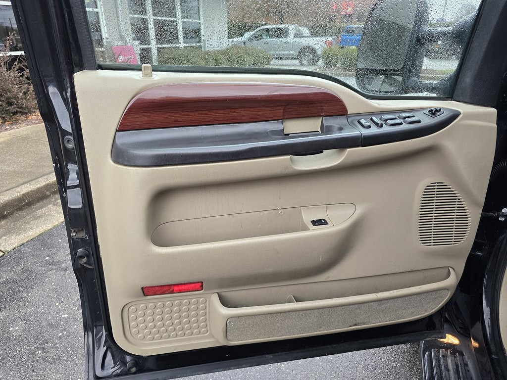 2005 Ford Excursion Image 20