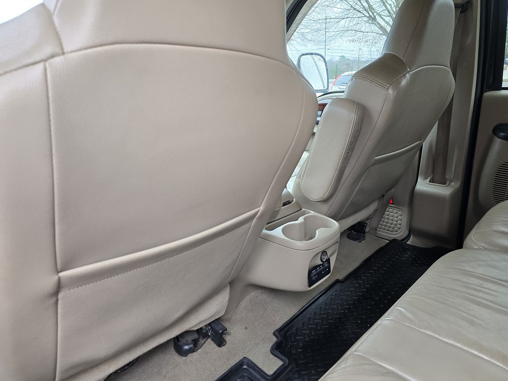 2005 Ford Excursion Image 25