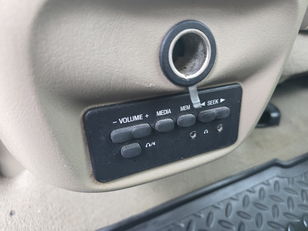 2005 Ford Excursion Image 26