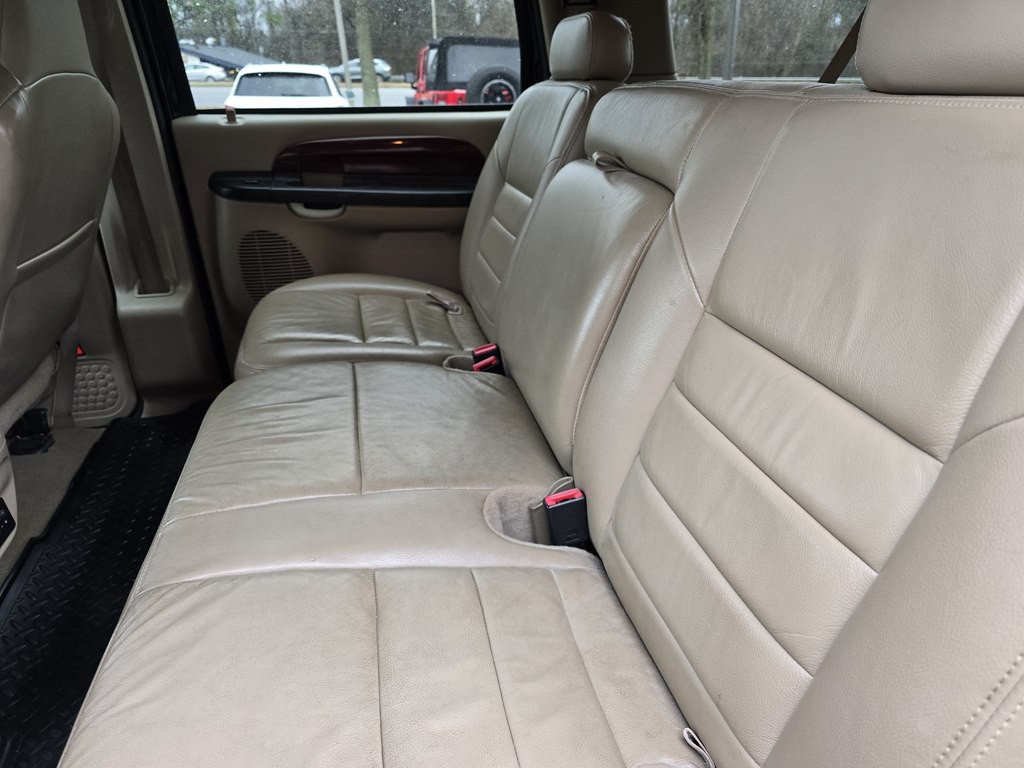 2005 Ford Excursion Image 28