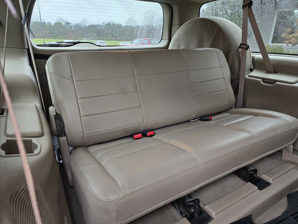 2005 Ford Excursion Image 30