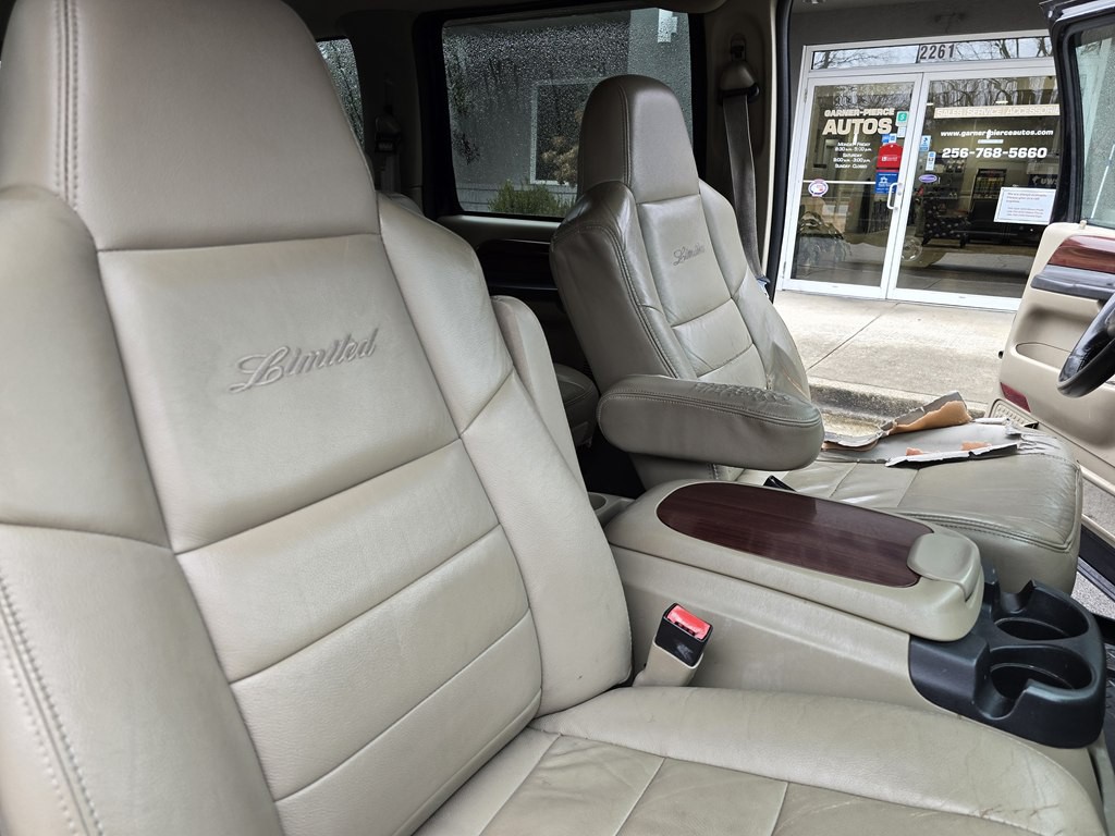 2005 Ford Excursion Image 36