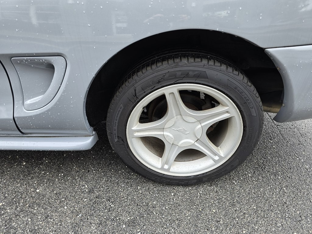 1996 Ford Mustang Image 12