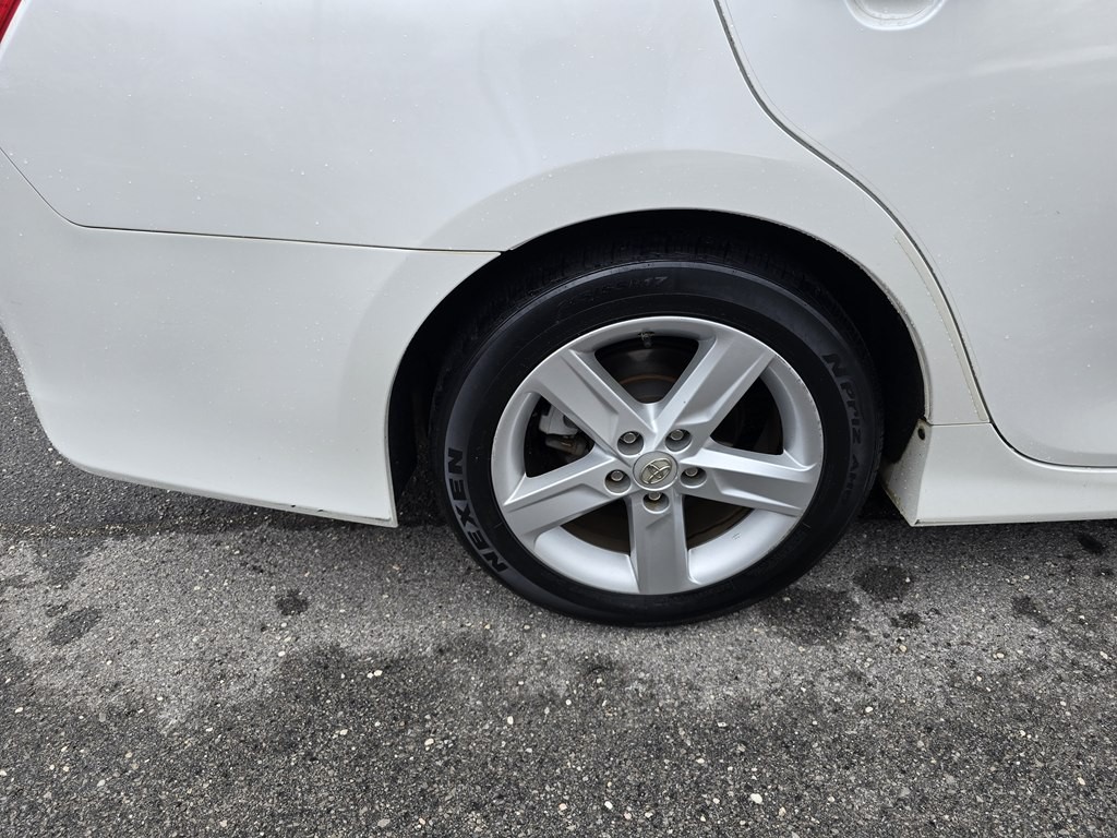 2014 Toyota Camry Image 11