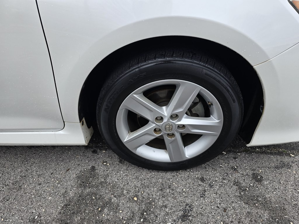 2014 Toyota Camry Image 12