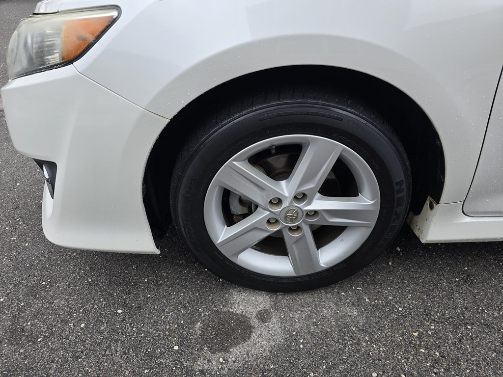 2014 Toyota Camry Image 13