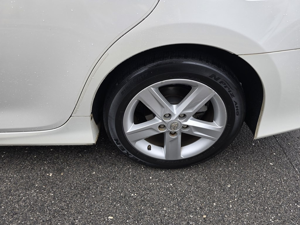 2014 Toyota Camry Image 14