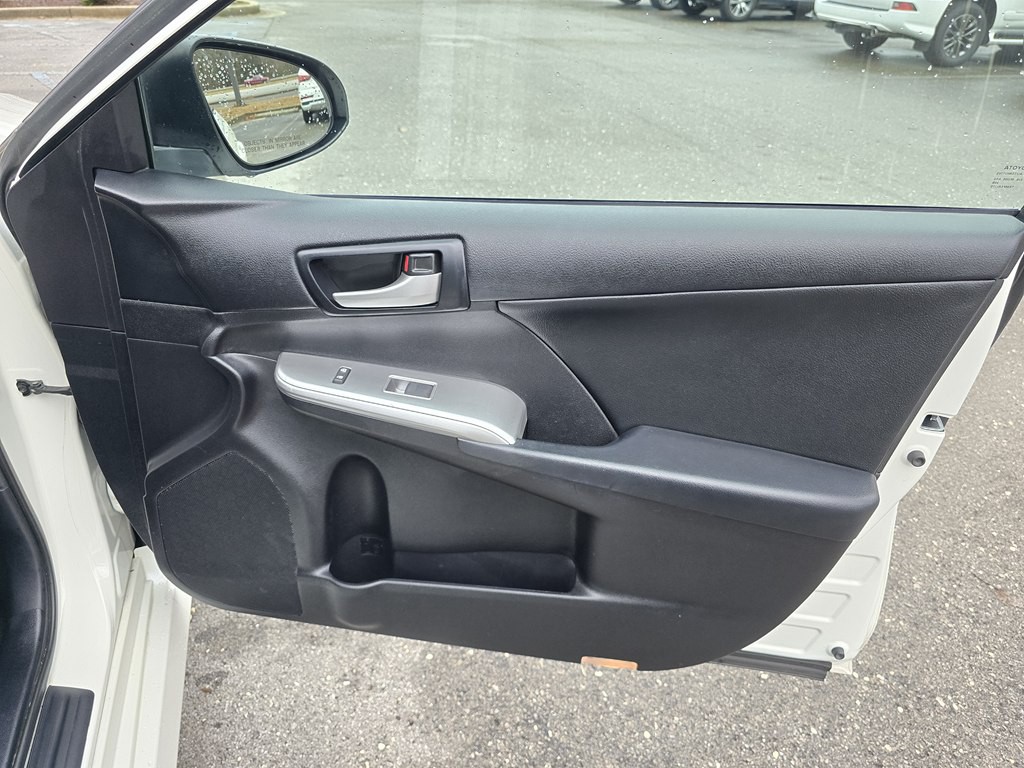 2014 Toyota Camry Image 25