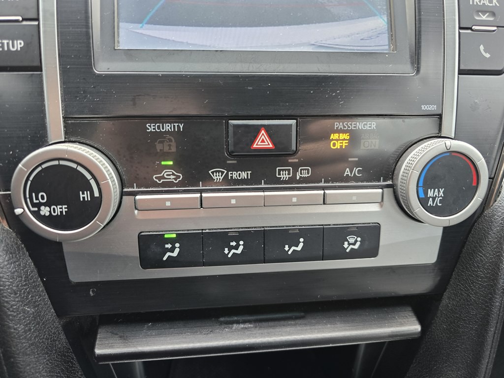 2014 Toyota Camry Image 32