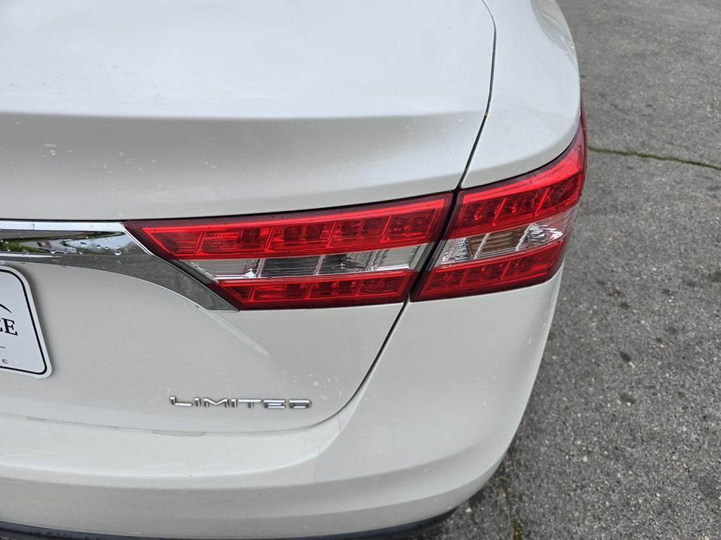 2013 Toyota Avalon Image 11