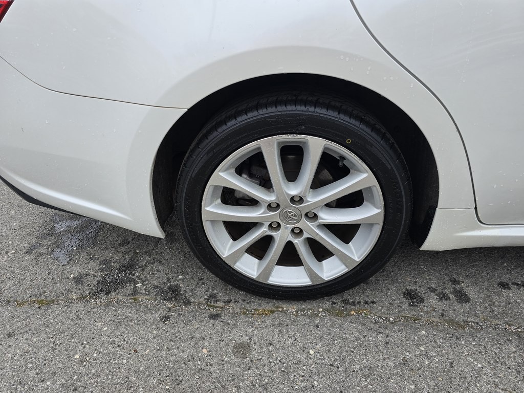 2013 Toyota Avalon Image 13