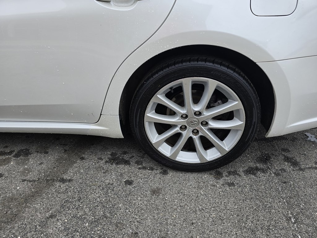 2013 Toyota Avalon Image 16