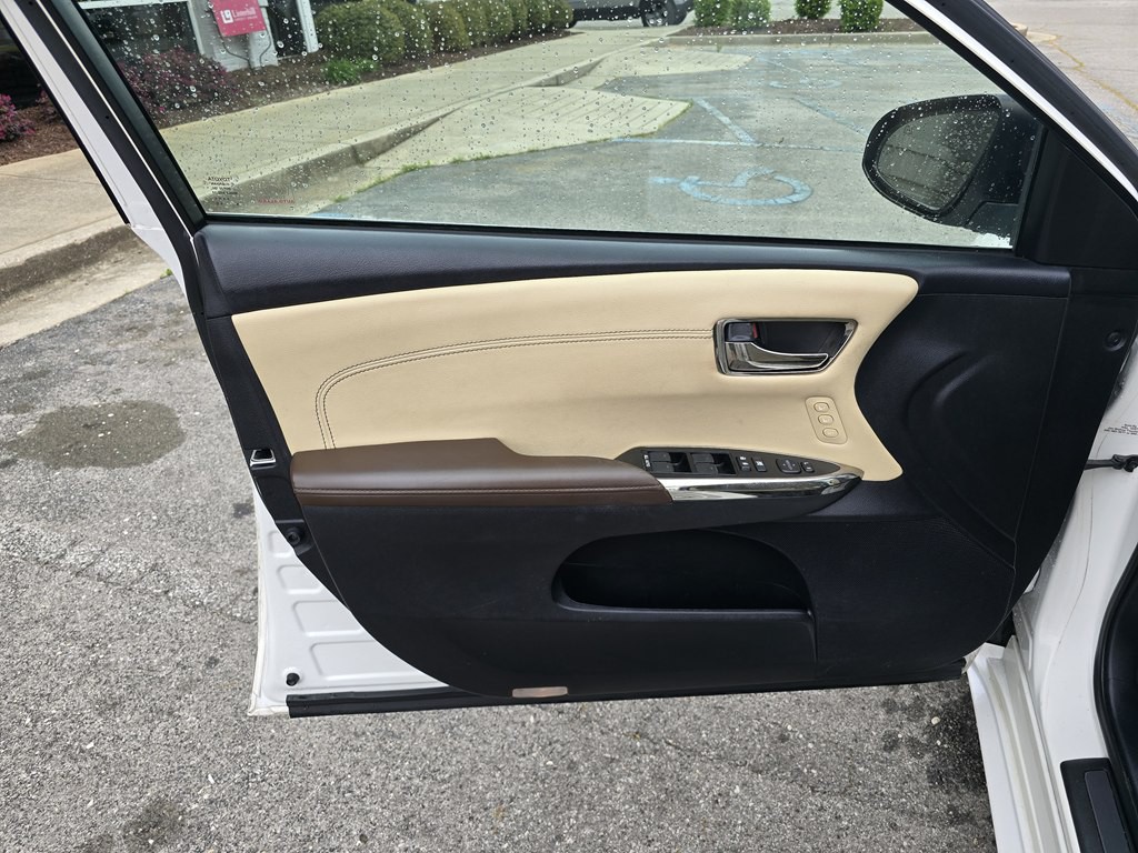 2013 Toyota Avalon Image 17