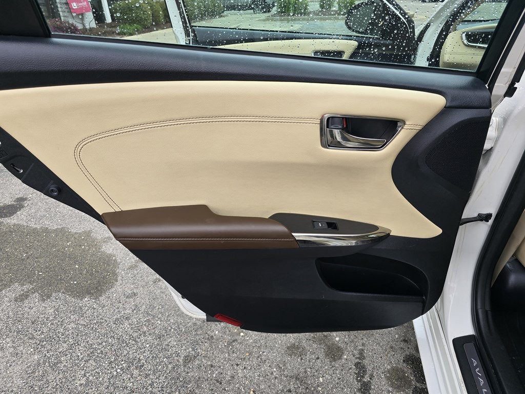 2013 Toyota Avalon Image 21