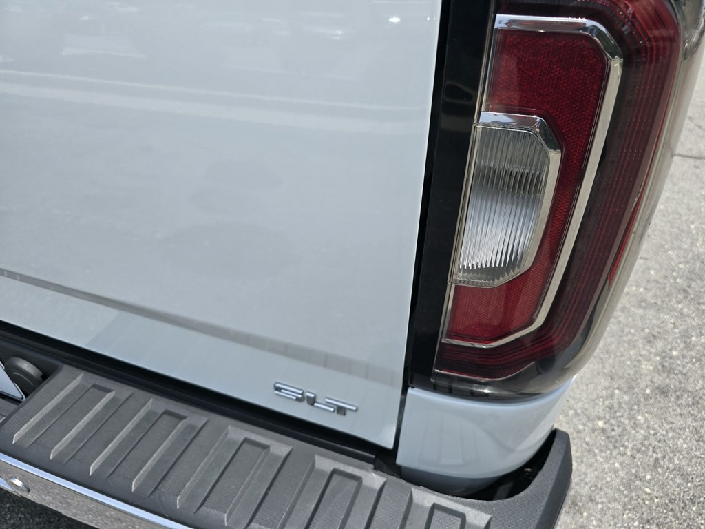 2018 GMC Sierra Image 13