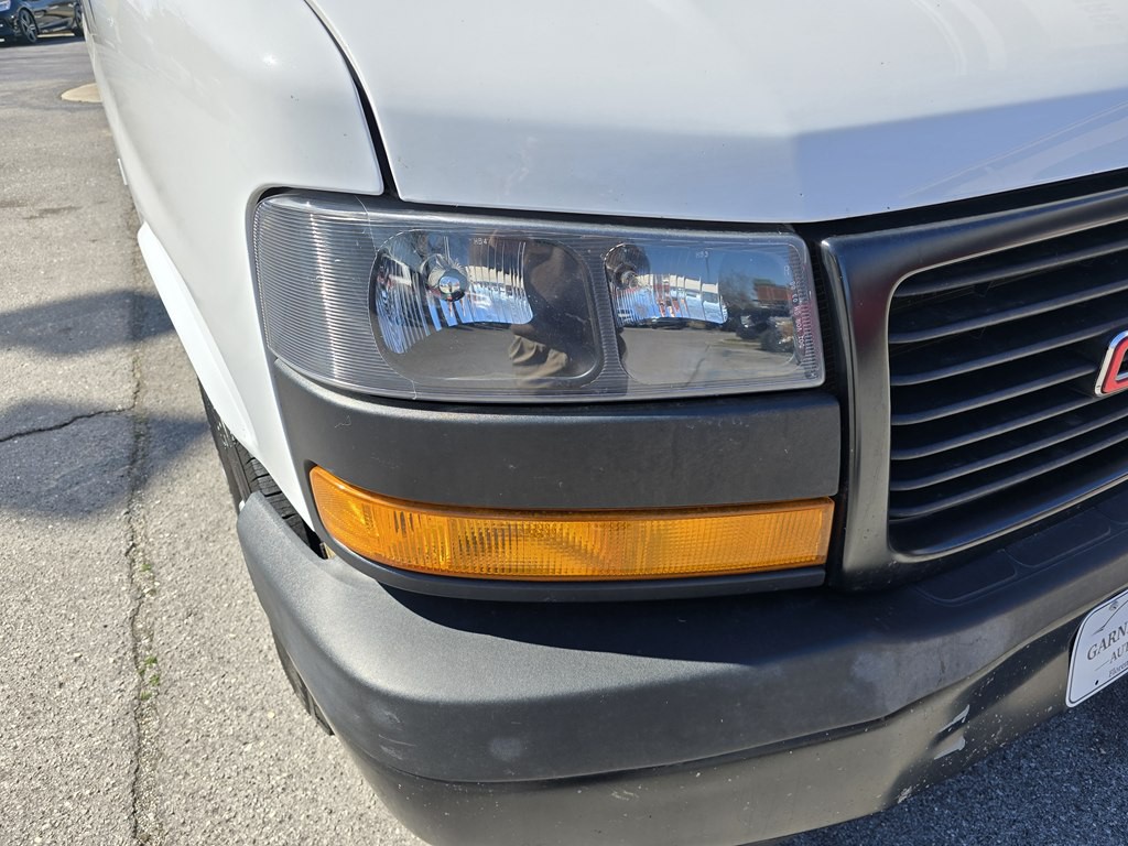 2022 GMC Savana Image 3