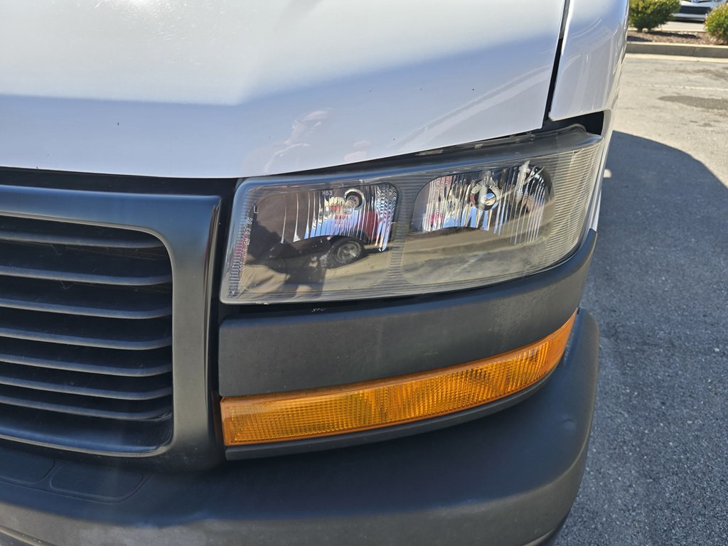 2022 GMC Savana Image 5