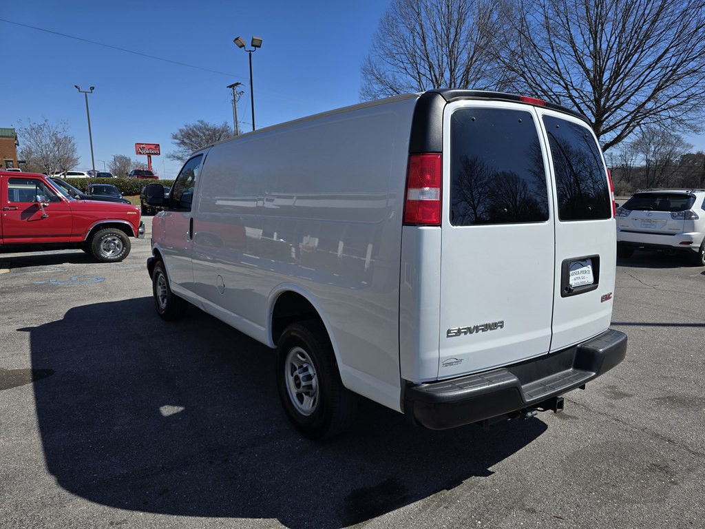 2022 GMC Savana Image 8