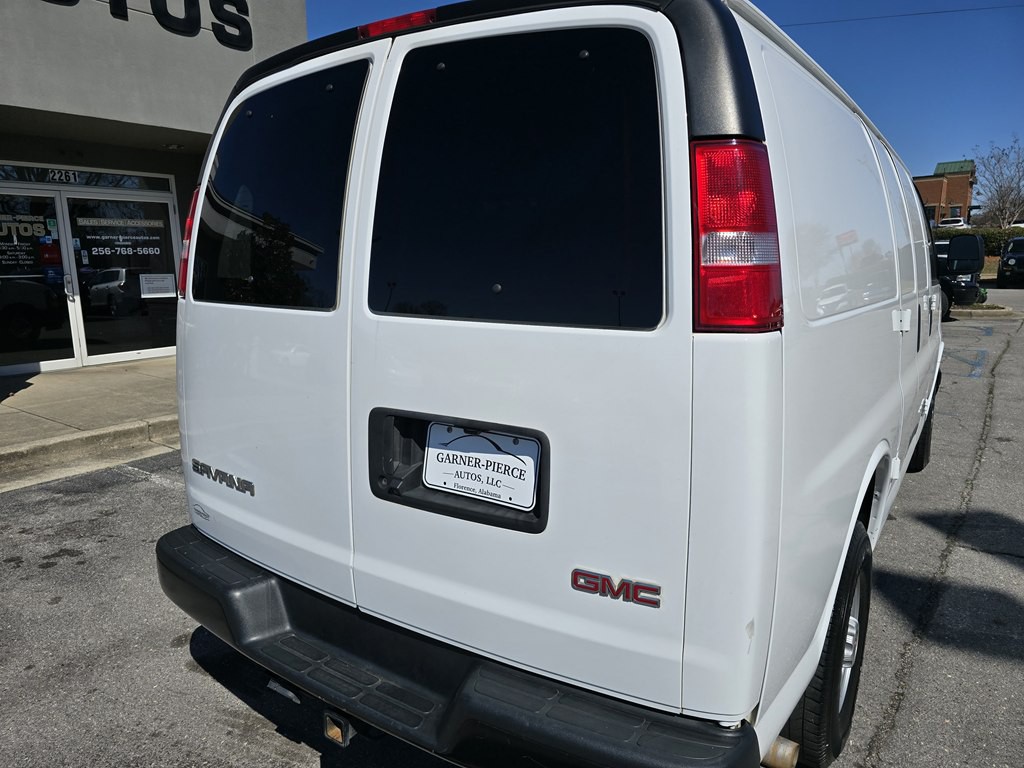2022 GMC Savana Image 10