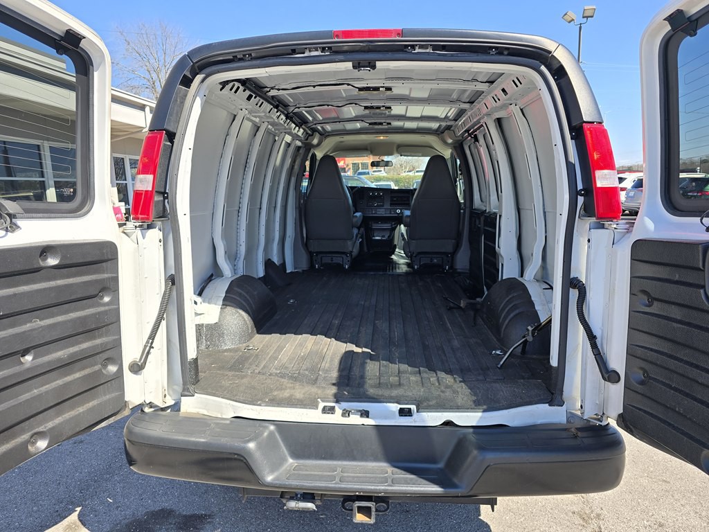 2022 GMC Savana Image 11