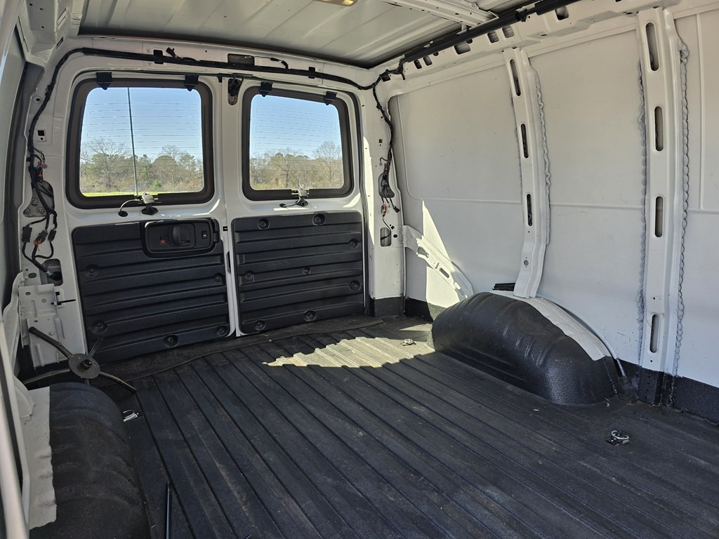 2022 GMC Savana Image 14