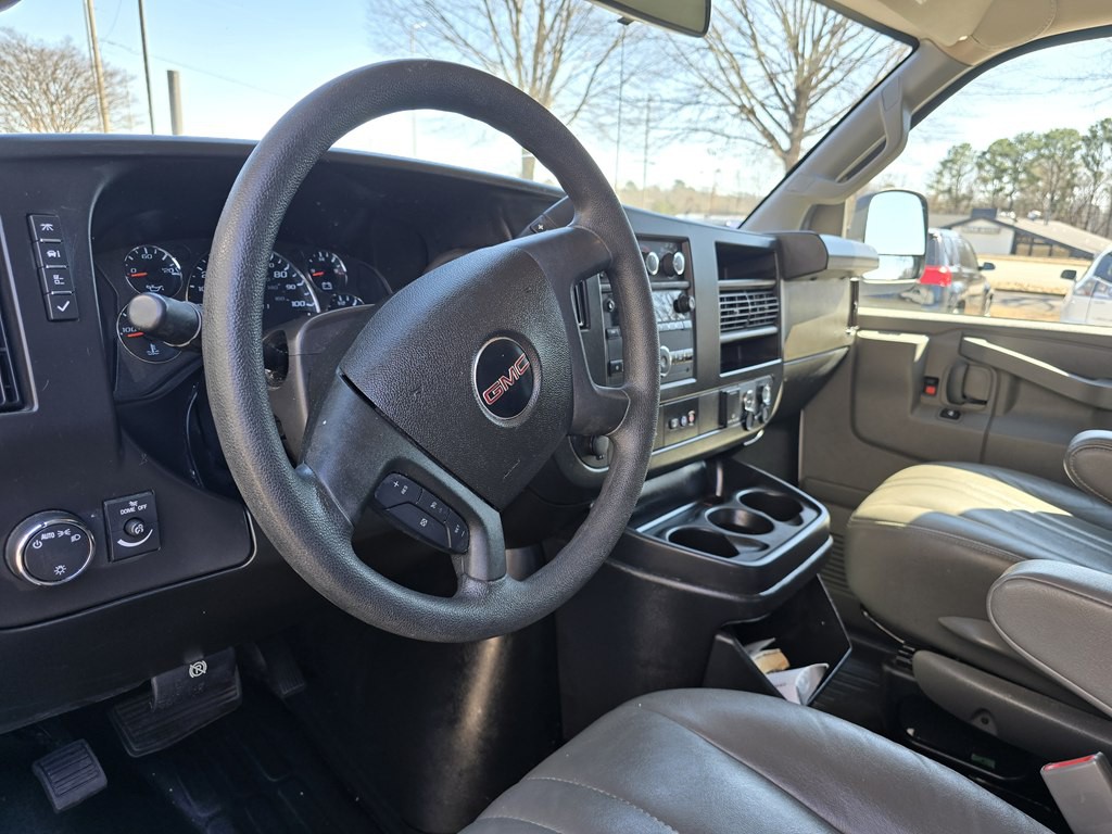 2022 GMC Savana Image 17