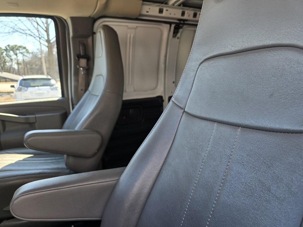 2022 GMC Savana Image 18